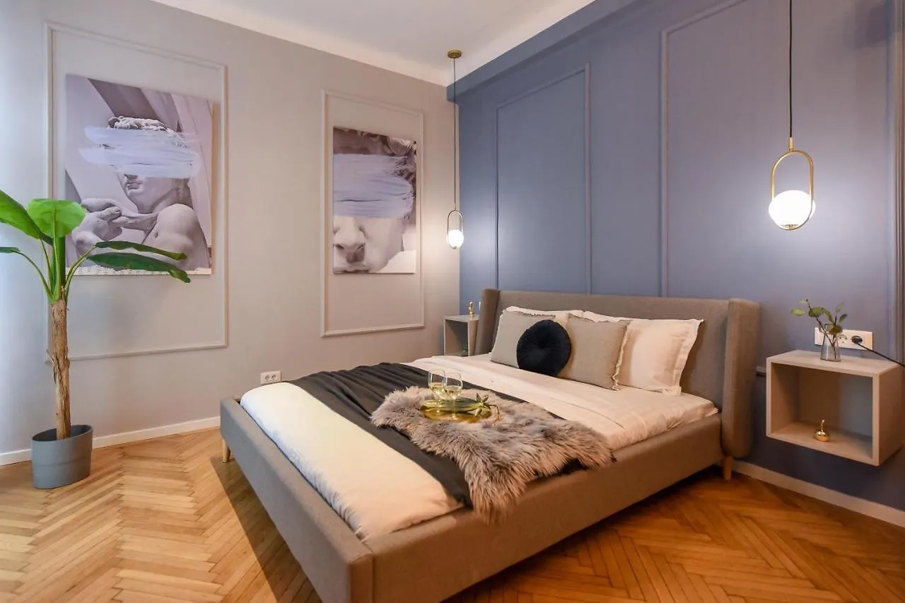 Apartment Modern Stay - Central Studios With Wall Projector Near Radisson Bucharest Romania