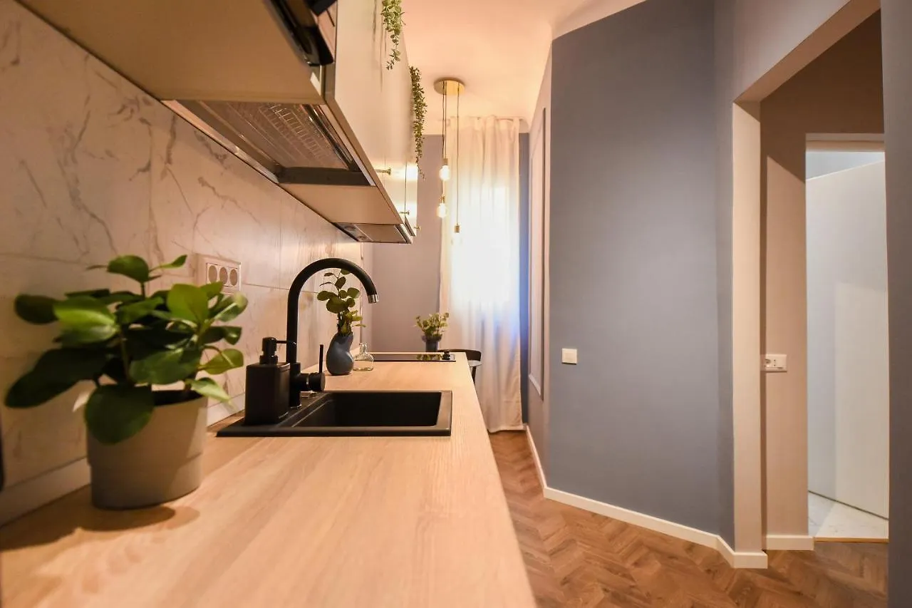 Modern Stay - Central Studios With Wall Projector Near Radisson Bucharest Apartment