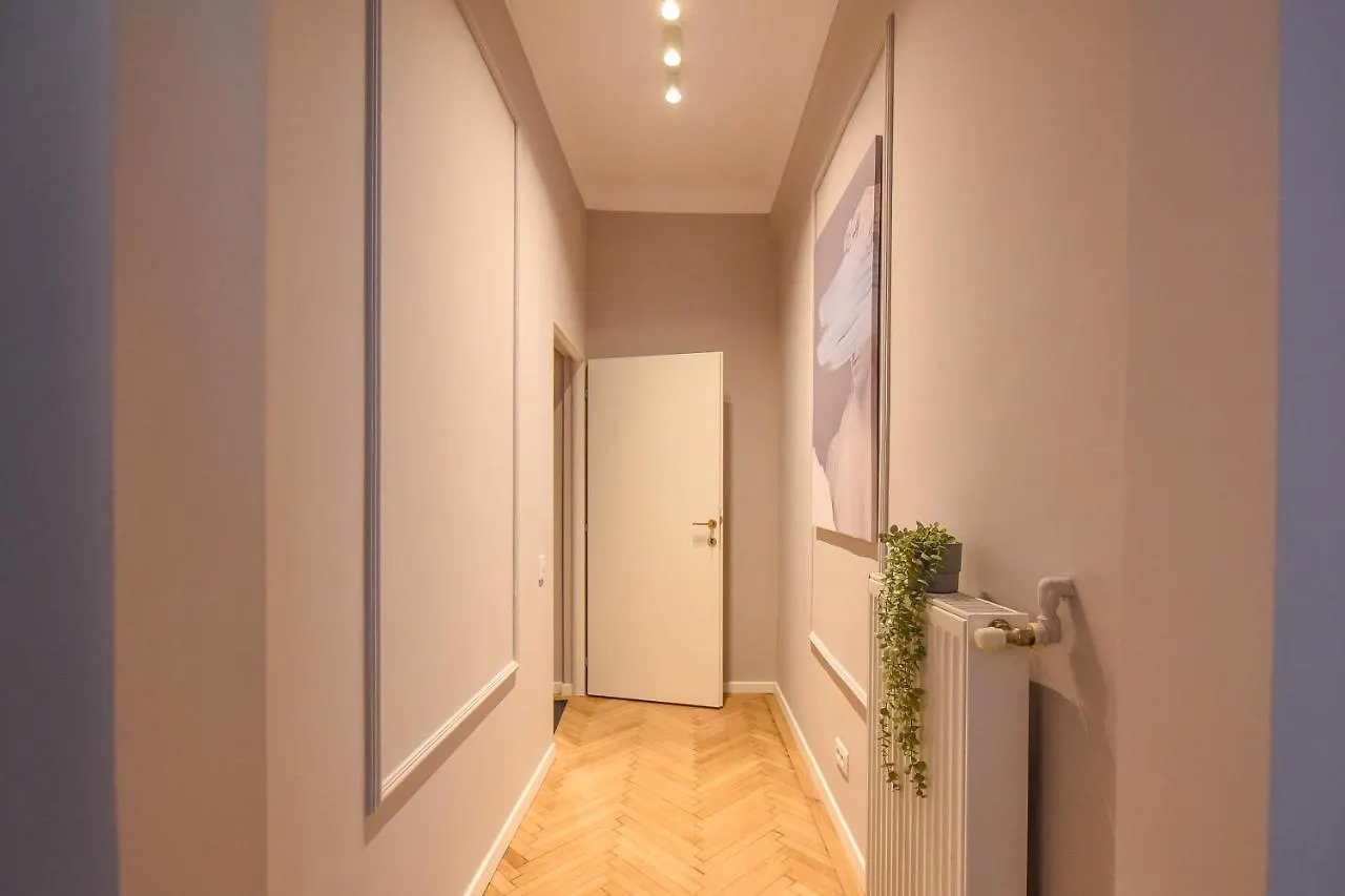 Modern Stay - Central Studios With Wall Projector Near Radisson Bucharest 0*,