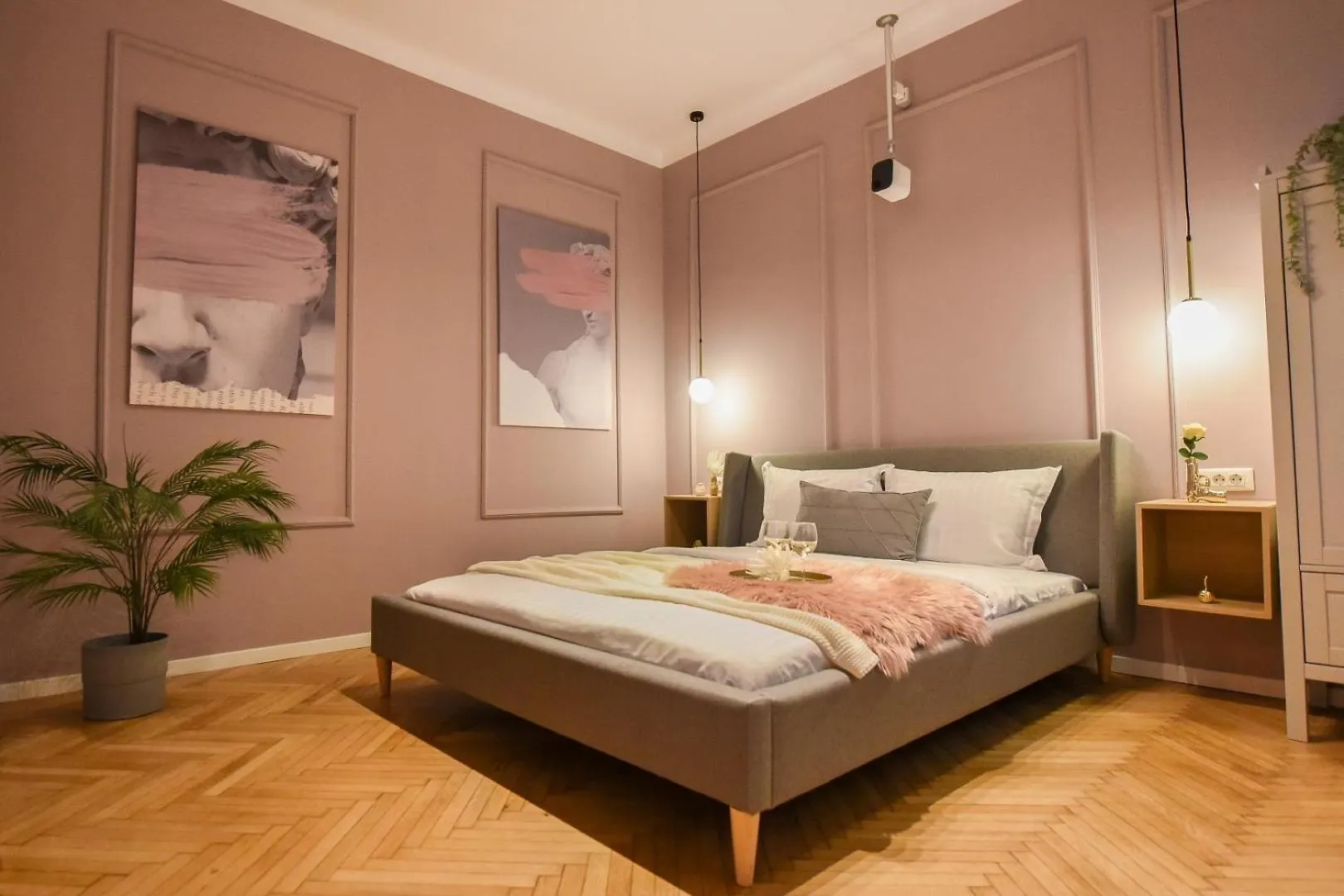 Modern Stay - Central Studios With Wall Projector Near Radisson Bucharest Apartment