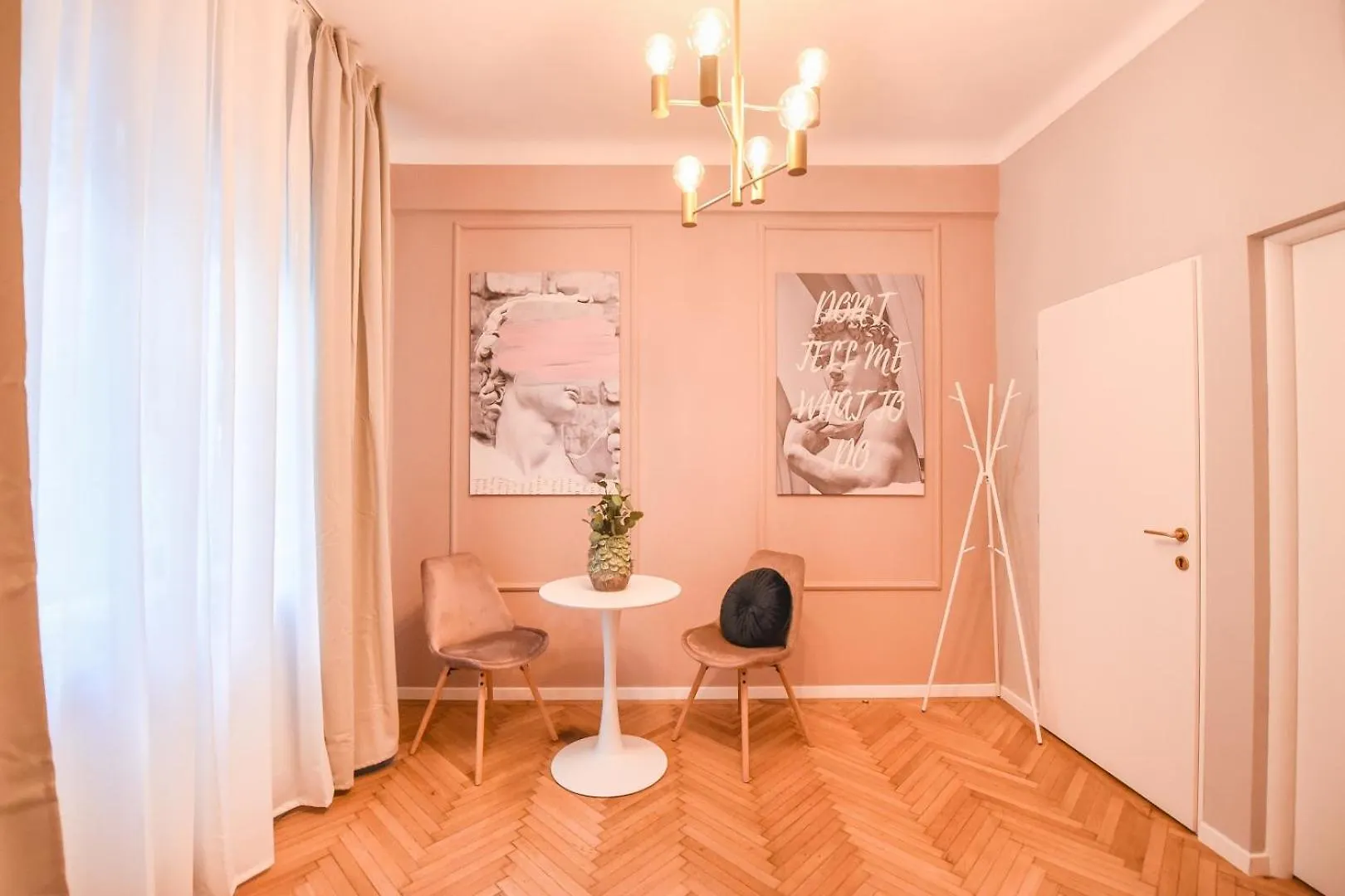 Apartment Modern Stay - Central Studios With Wall Projector Near Radisson Bucharest