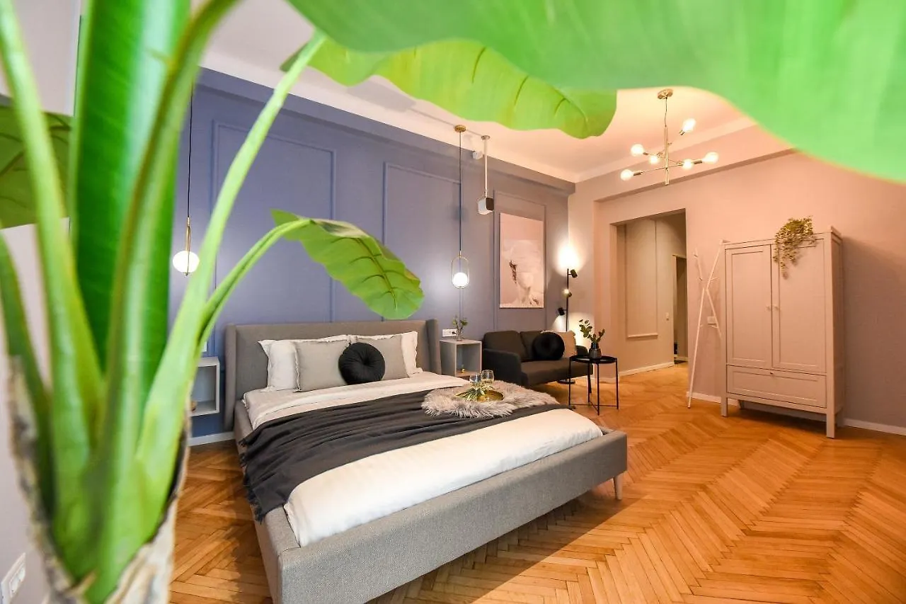 Apartment Modern Stay - Central Studios With Wall Projector Near Radisson Bucharest