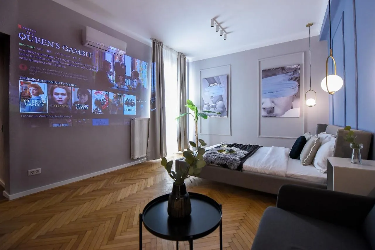 Modern Stay - Central Studios With Wall Projector Near Radisson location
