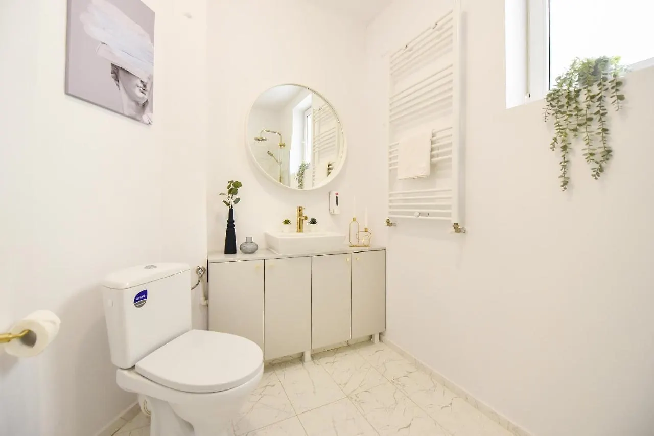 Apartment Modern Stay - Central Studios With Wall Projector Near Radisson Bucharest