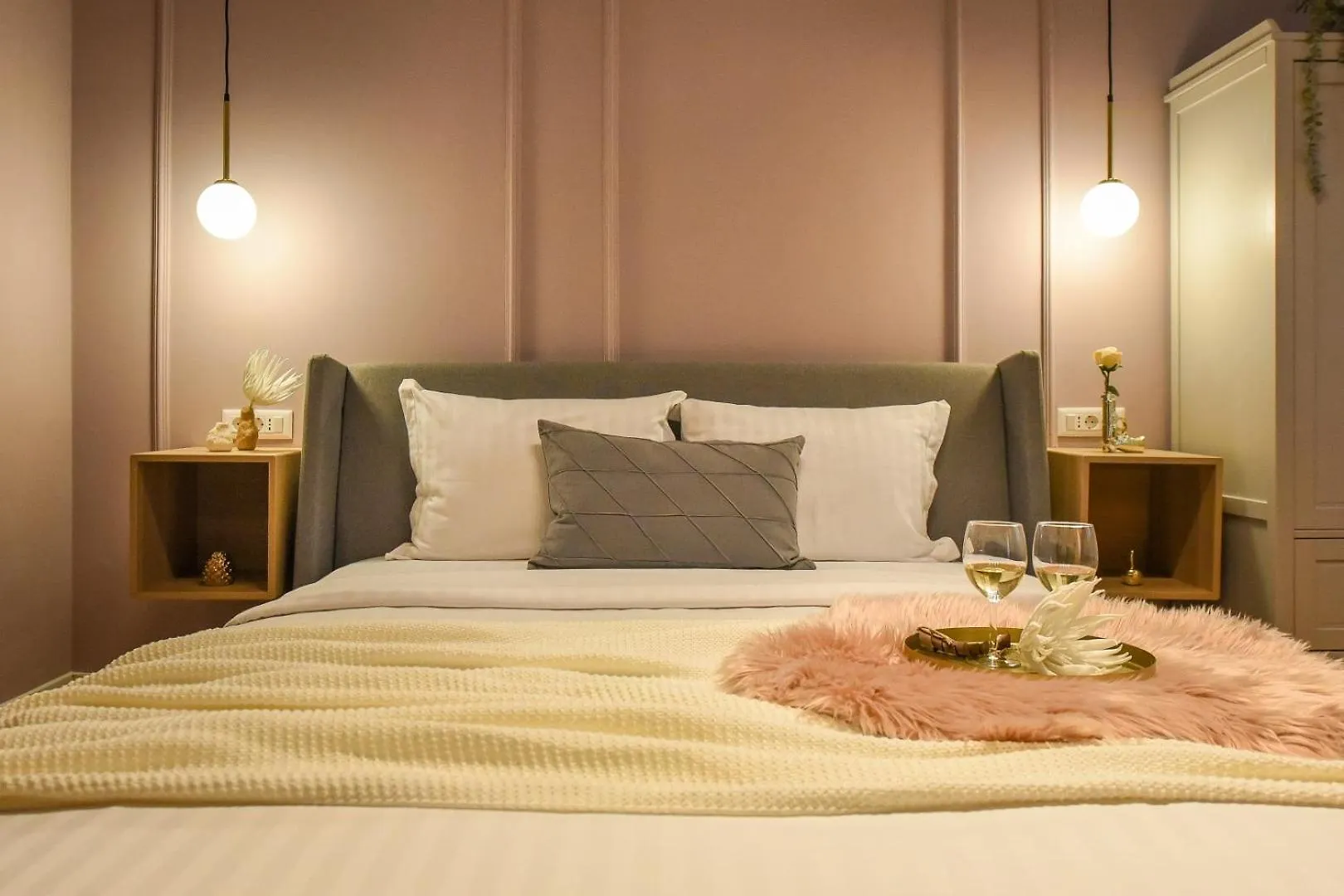 Apartment Modern Stay - Central Studios With Wall Projector Near Radisson Bucharest